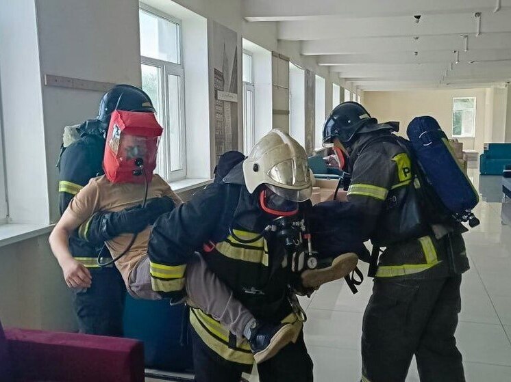 Условно горел торговый центр: в городе Приморья прошли пожарные учения