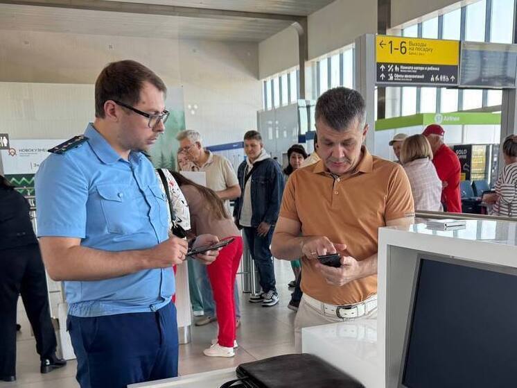 сотни сибиряков застряли в аэропортах Барнаула и Новокузнецка из-за проблем с вылетами