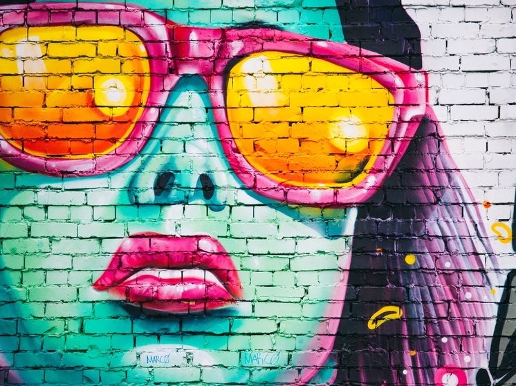 Во Владивостоке за рекламу запрещенных веществ задержали двух граффитистов