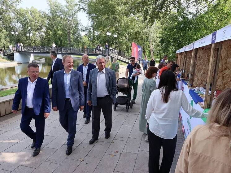 Губернатор Томенко поздравил жителей Алтайского края с Днем торговли