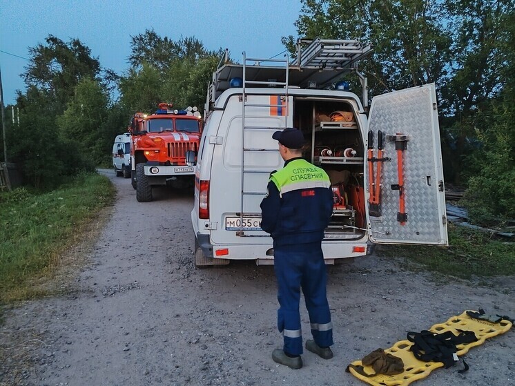 Женщина сорвалась с крутого берега в Котласе