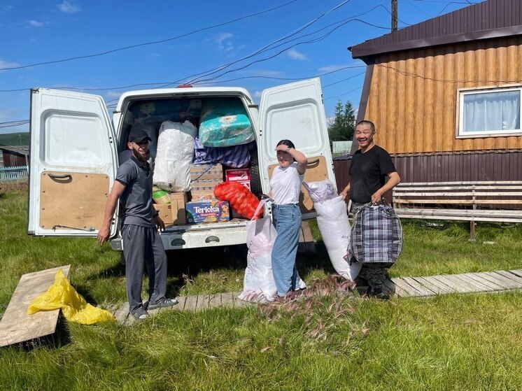 В Якутии добровольцы продолжают работу по отправке гуманитарной помощи пострадавшим от паводка