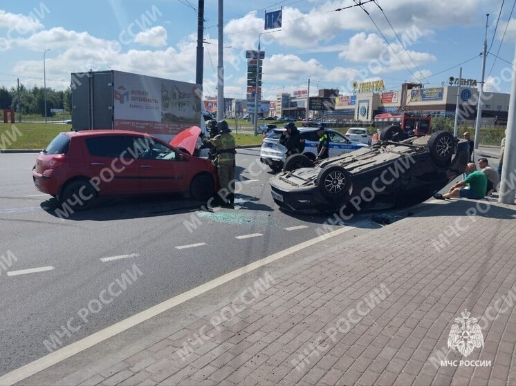 Спасатели ликвидировали последствия ДТП в Брянске