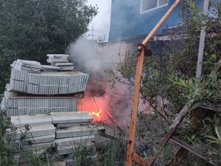 Пожарные потушили возгорание в Коле на улице Поморская