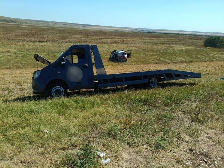В Крыму эвакуатор врезался в припаркованное авто на «Тавриде»