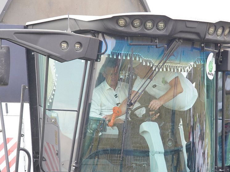 Руководитель республики дал старт уборочной кампании и вручил работникам сельского хозяйства государственные награды Башкирии