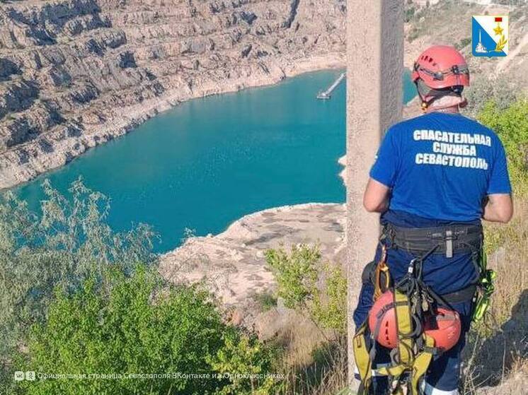 Севастопольские спасатели выручили двух девушек, застрявших на обрыве ради фото