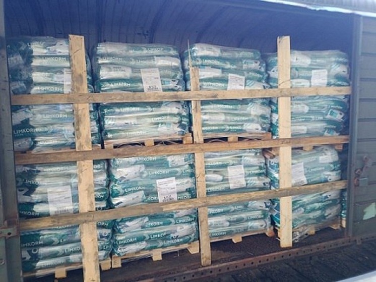 Больше 10 тысяч мешков комбикорма привезли из Белгорода для хакасской форели