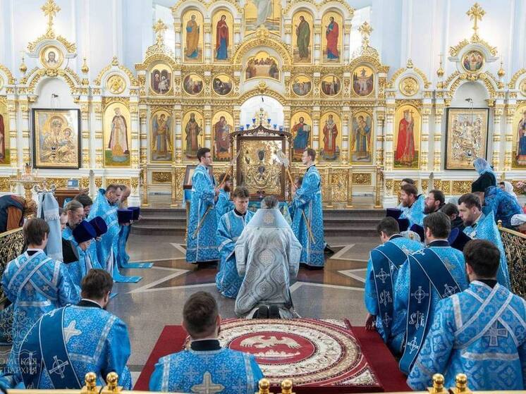 В Омск привезли Абалакскую икону Божией Матери