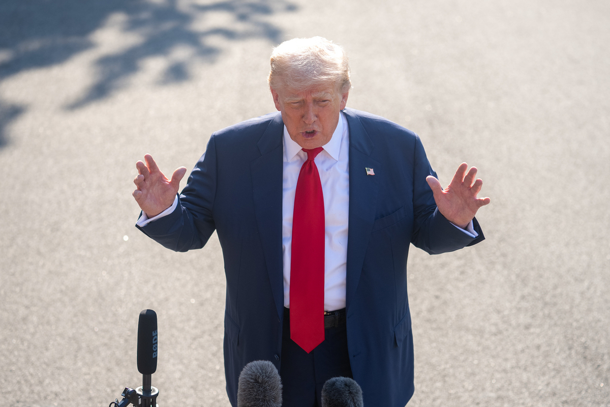 Politico: Евросоюз взволнован непредсказуемостью Трампа при заключении торговых сделок