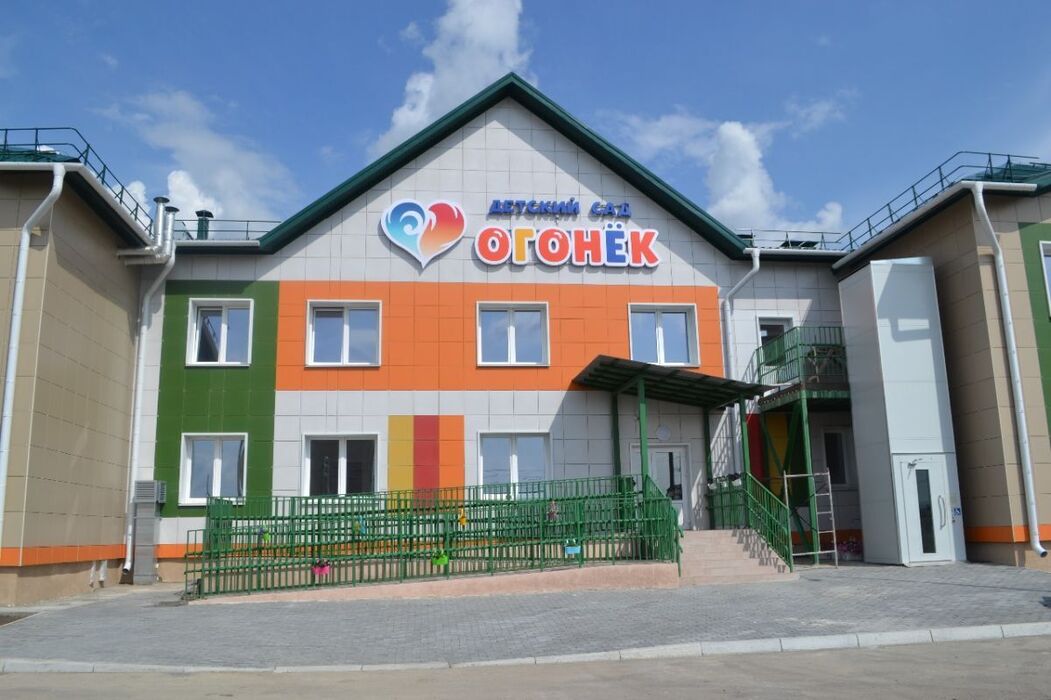 Яркий, теплый и уютный: в Белом Яре достраивают детсад «Огонек»