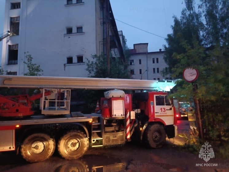 В Нижнем Тагиле потушили крупный пожар в заброшенном здании