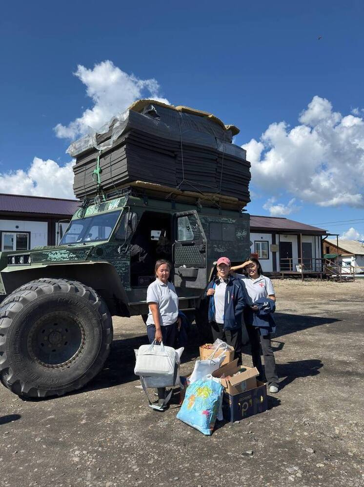 Мобильная бригад врачей РЦМБ ЯРКБ работает в пострадавшем от наводнения Оймяконском районе