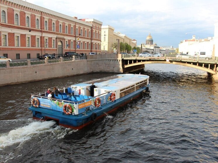 Экскурсии по рекам Петербурга теперь проводят без громкоговорителей