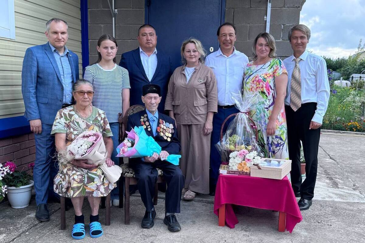В Уфе поздравили 100-летнего ветерана