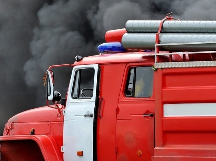 В Дзержинском районе загорелись сразу несколько магазинов