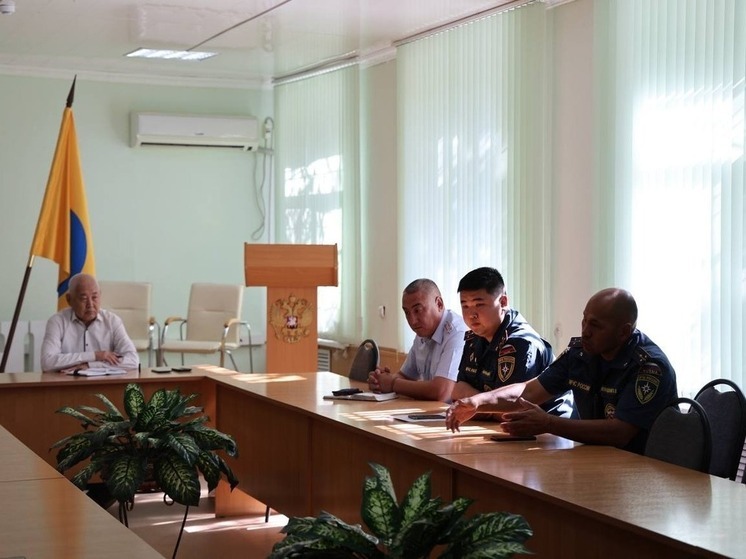 В муниципалитете Калмыкии провели внеочередное заседание по пожарной безопасности