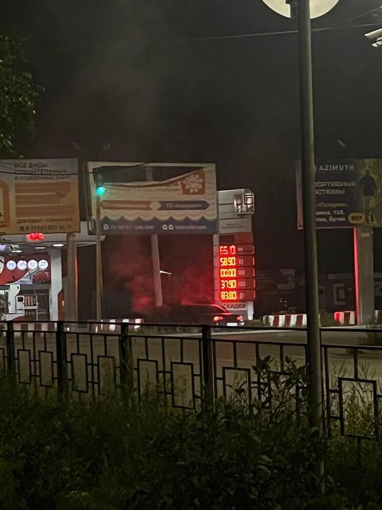 Иномарка врезалась в бетонное ограждение в центре Читы
