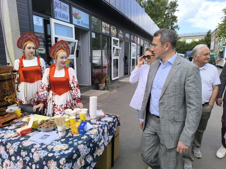 На ярмарке «Маяк» отметили День работника торговли — одного из главных секторов экономики Смоленской области