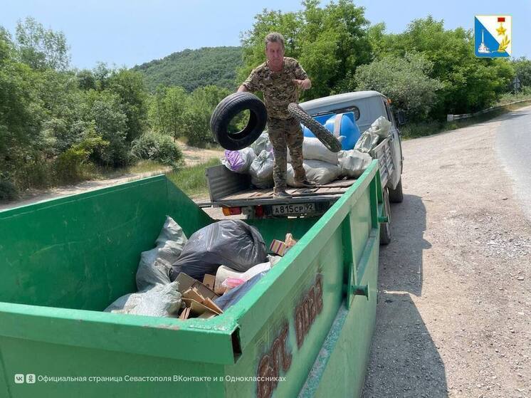 В севастопольских лесах убирают мусор