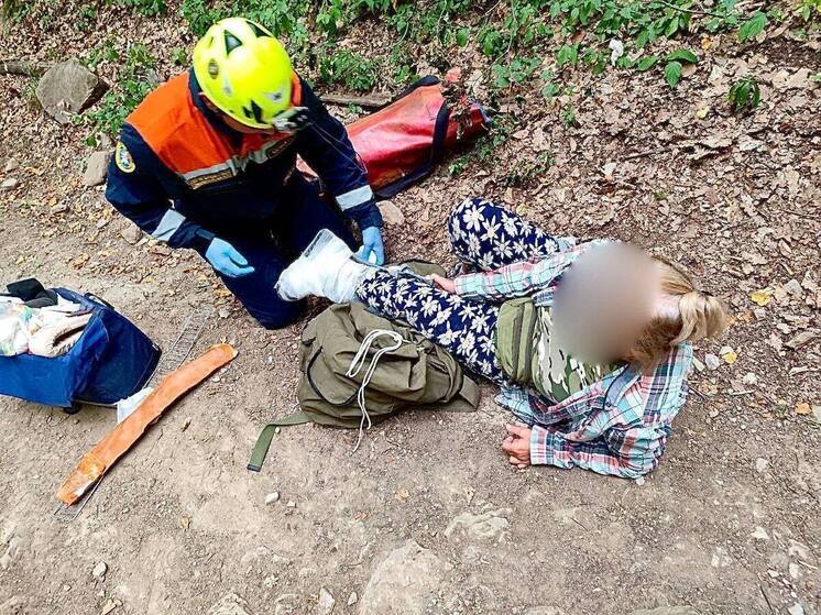 Крымские спасатели оказали помощь женщине в горах Симферопольского района
