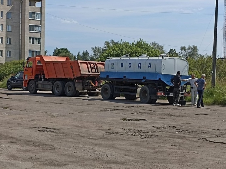 Жителей Чудово продолжат поить водой из цистерны