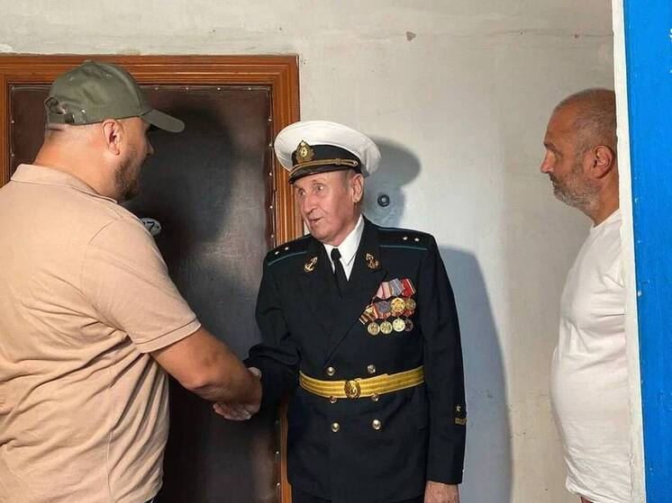 Херсонские единороссы поздравили ветеранов Военно-морского флота