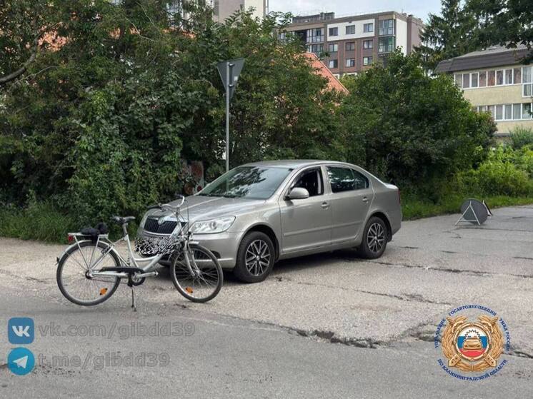 В калининградском дворе сбили велосипедиста