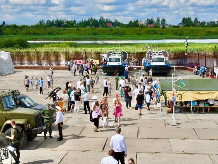 Торжественный церемониал в честь Дня Военно-морского флота России прошел в Псковском районе