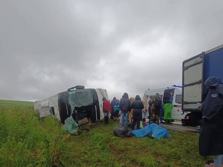 В Кигинском районе Башкирии опрокинулся автобус с туристами