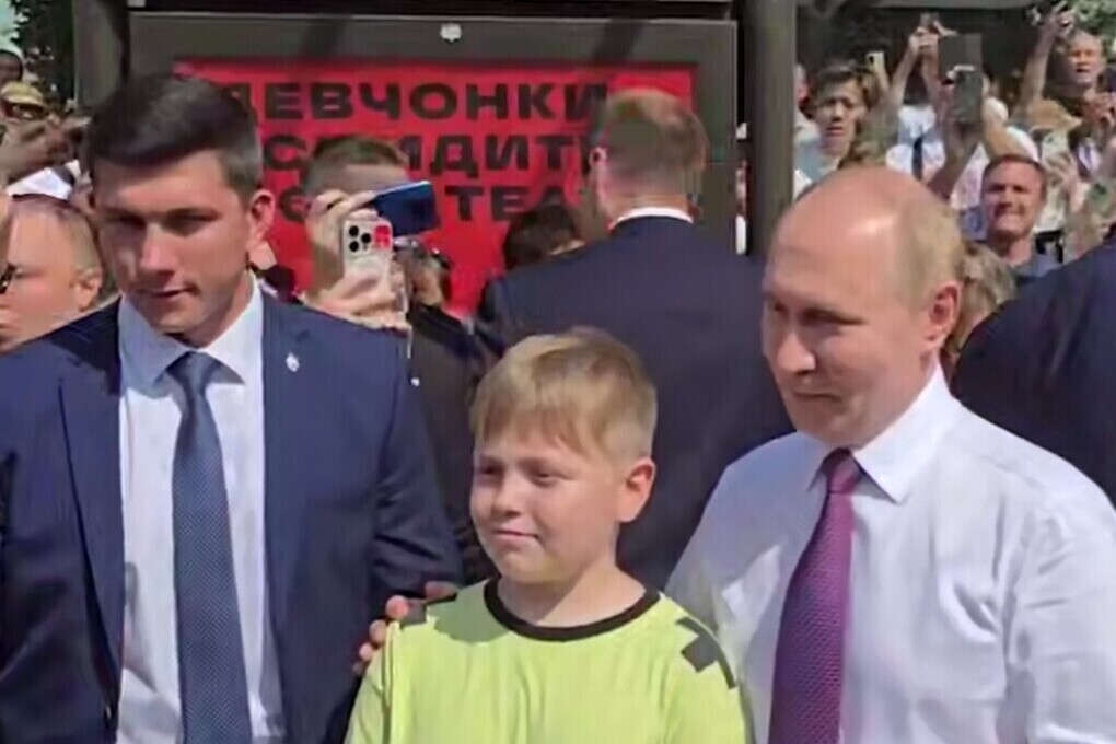 Путин поговорил с горожанами и лично поздравил жителей Петербурга с Днем ВМФ