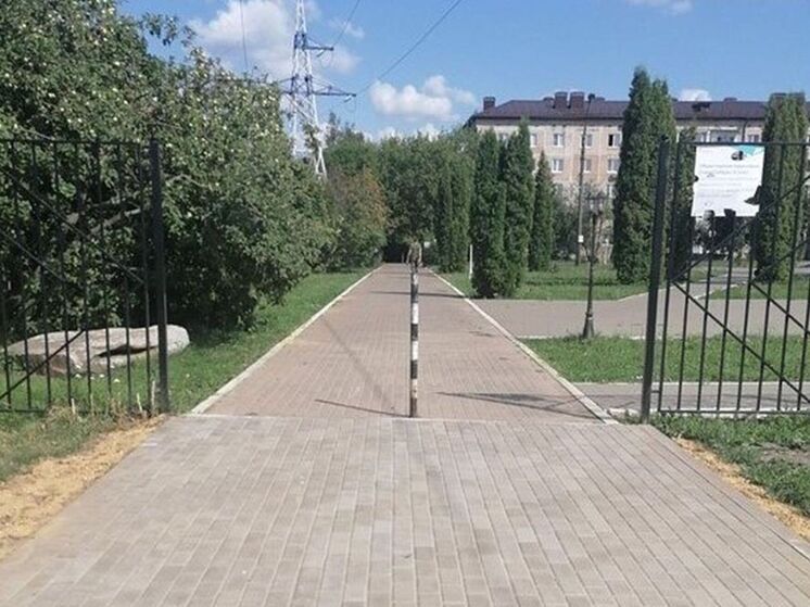 В Залегоще завершили благоустройство тротуара на улице Горького