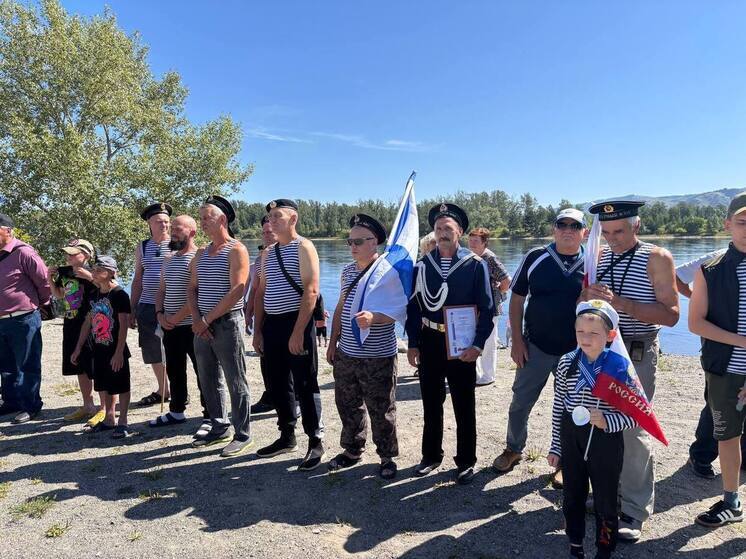 Саяногорск отметил День ВМФ на берегу Енисея