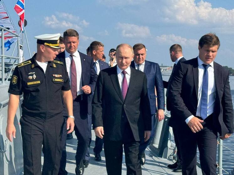 Путин посетил фрегат «Адмирал Григорович» Кронштадте в День ВМФ