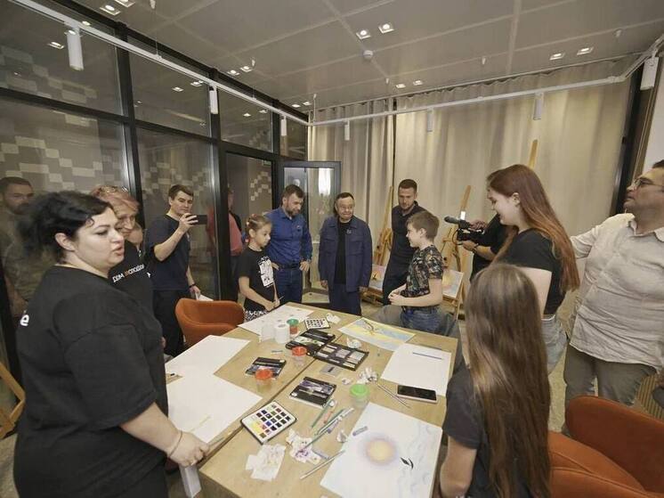 Ирек Файзуллин посетил Дом молодежи в Волновахе