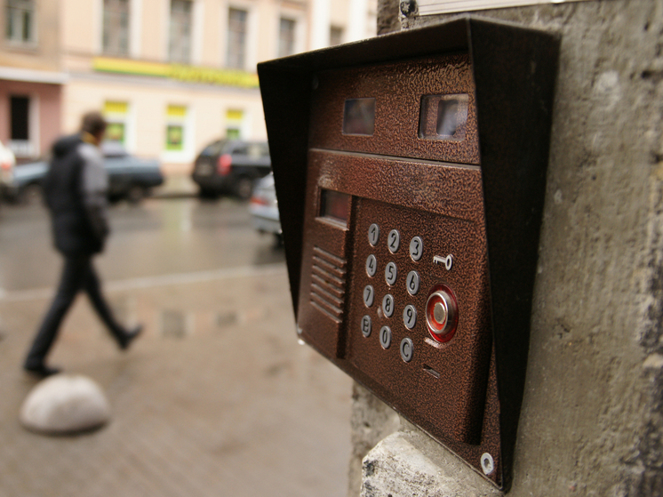 Пенсионерка в Москве отдала 63 миллиона аферистам под предлогом смены кода двери