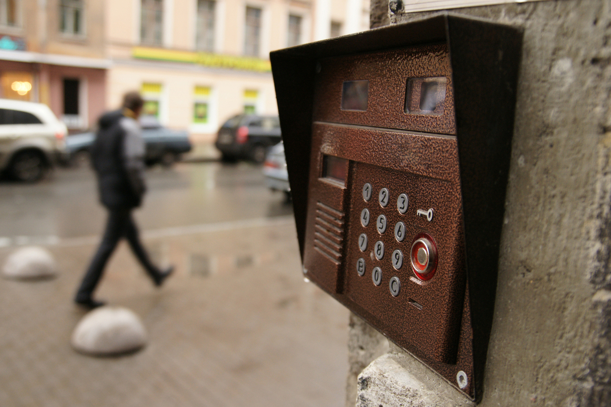 Пенсионерка в Москве отдала 63 миллиона аферистам под предлогом смены кода двери