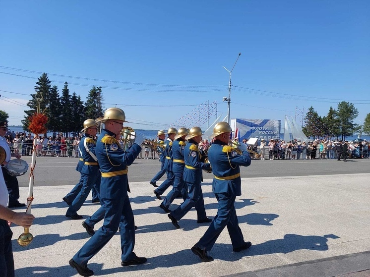 В Архангельске состоялся торжественный митинг в честь Дня ВМФ