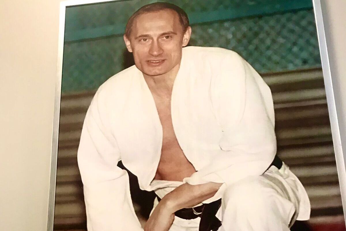 Владимир Путин в ходе посещения Центра единоборств поприветствовал чемпионов мира по дзюдо
