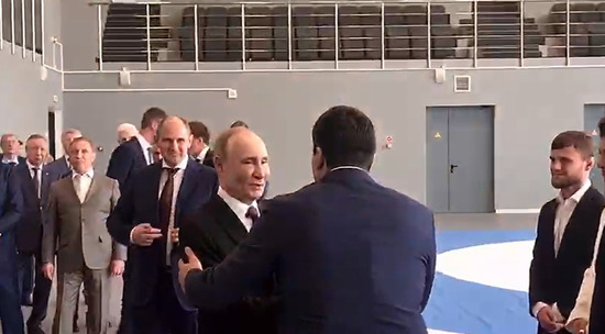 Владимир Путин посетил Центр единоборств в Санкт-Петербурге: видео