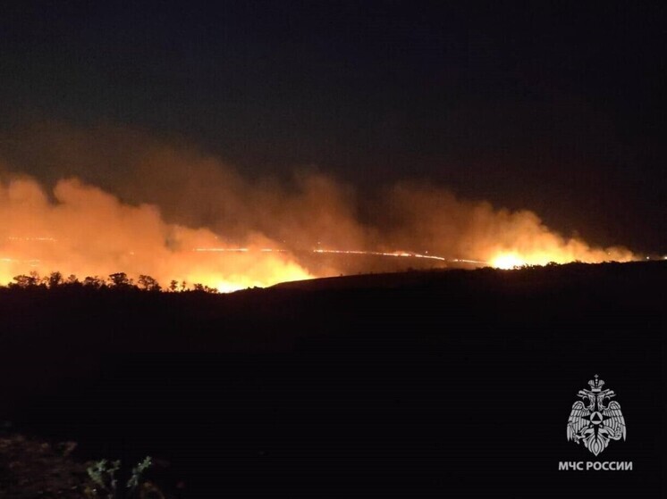 В Невинномысске тушат крупный пожар
