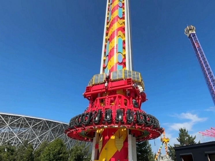 В Волгограде тестируют экстрим-аттракцион «Башня свободного падения»