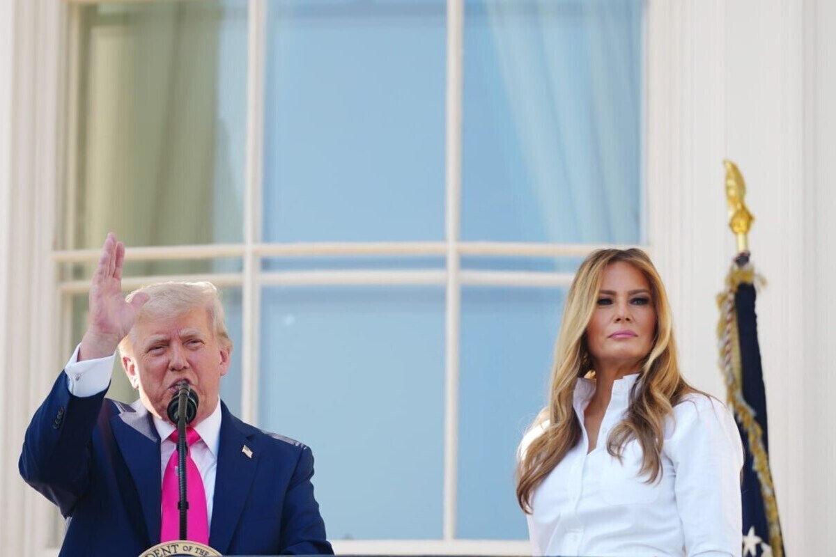 El Periodico: Мелания Трамп игнорирует мужа и свой статус Первой леди США