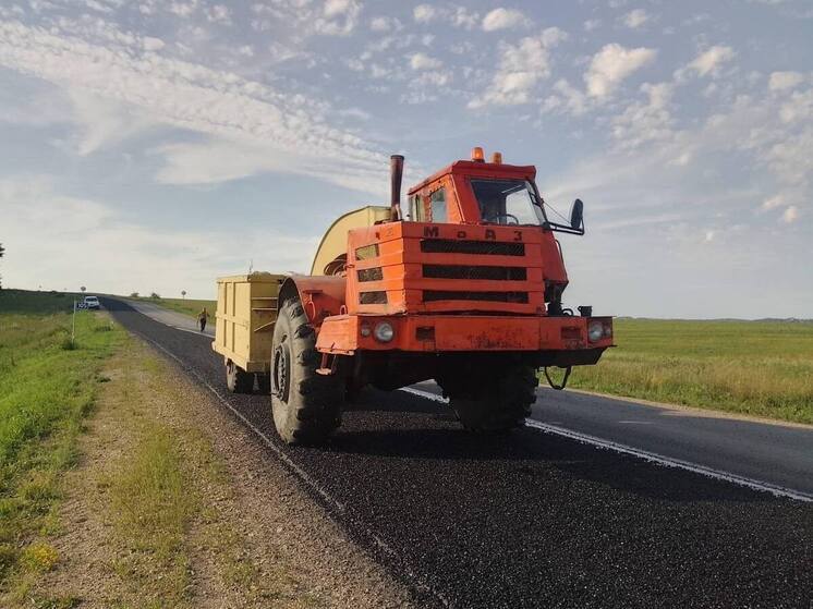 В Алтайском крае продолжается масштабный ремонт автомобильной дороги Поспелиха-Курья-Третьяково-граница Республики Казахстан