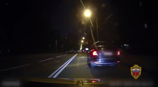 Сотрудник автомойки задержан за пьяную езду на угнанной машине в Москве: видео