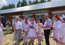 Можно сказать, что именно с этого района начинается республика: он расположен на самом востоке, на границе с Татарстаном и Кировской областью