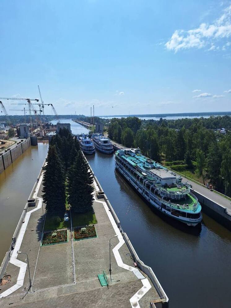 Больше 30 судов прошли Городецкие шлюзы в первый день работы