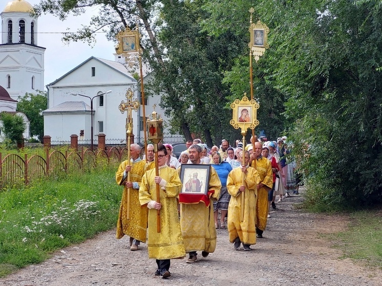 Евгений Молодняков поздравил православных христиан с Днем крещения Руси