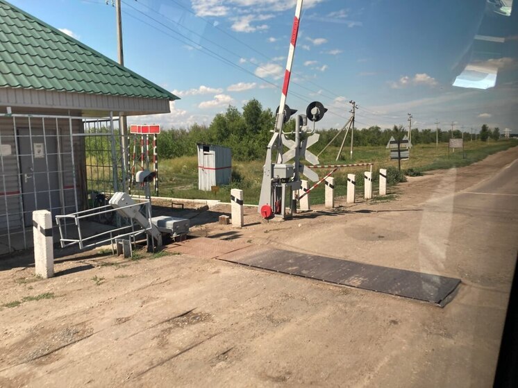 Железнодорожники перекрыли переезд в Багаевке