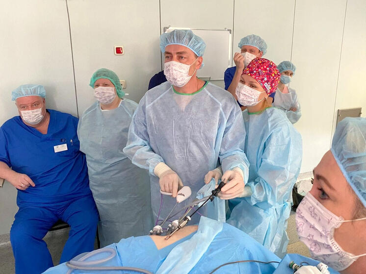 Свердловские хирурги провели уникальную операцию по удалению новообразования